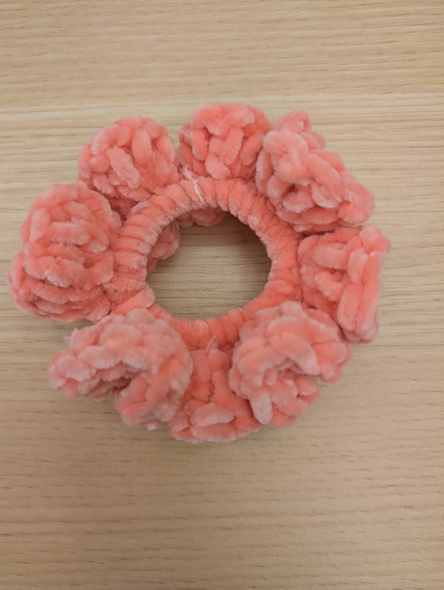 Crochet scrunchie (coral pink)