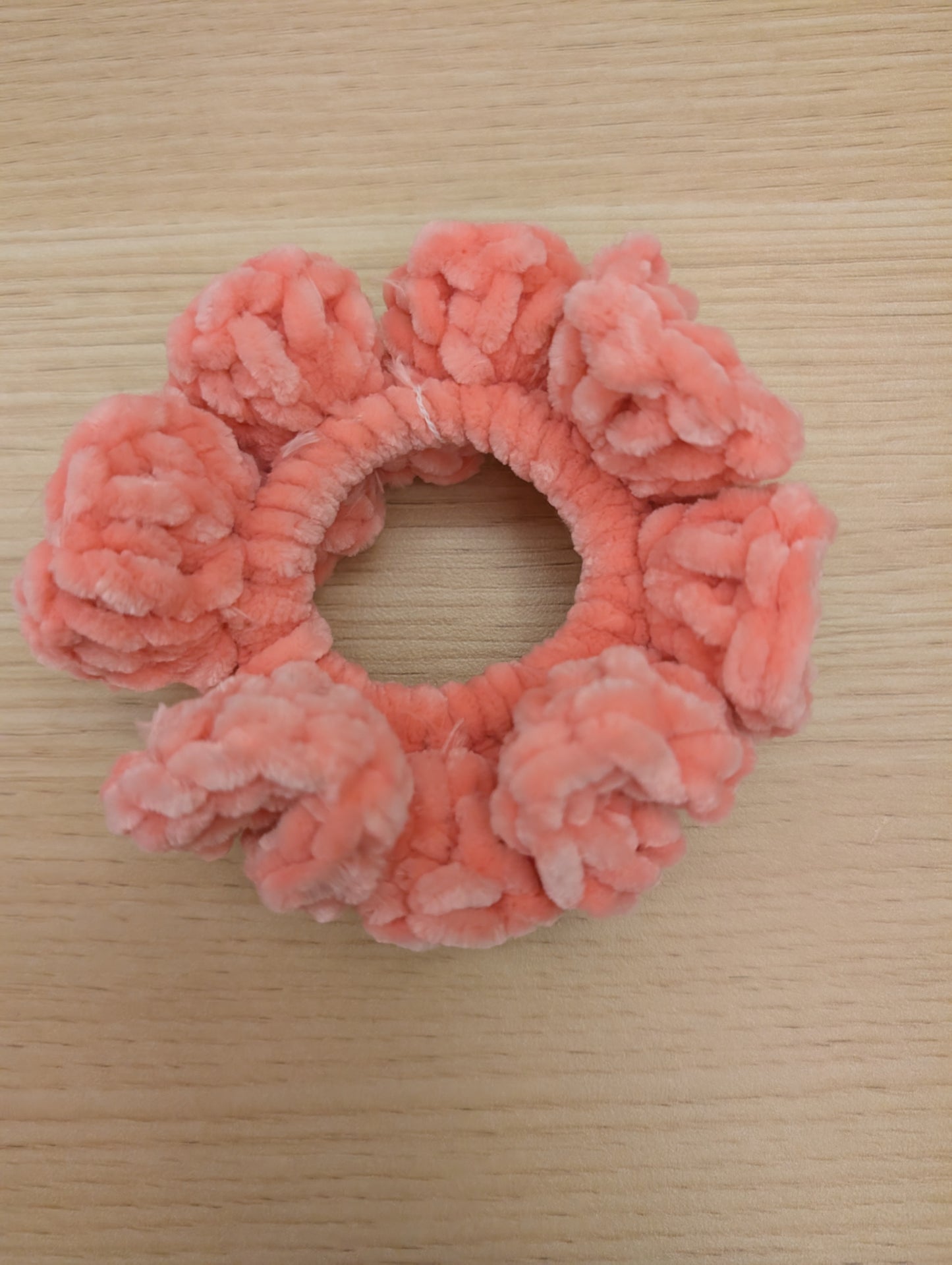 Crochet scrunchie (coral pink)